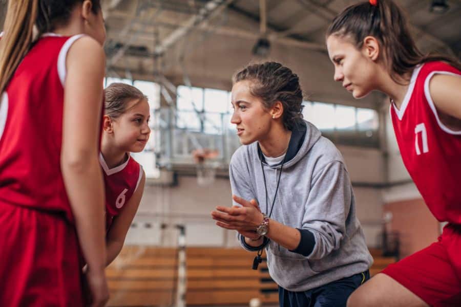 entraineure de basket ball feminin